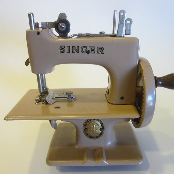 Singer Great Britain Mini Sewing Machine Tan Metal Simaco 29978